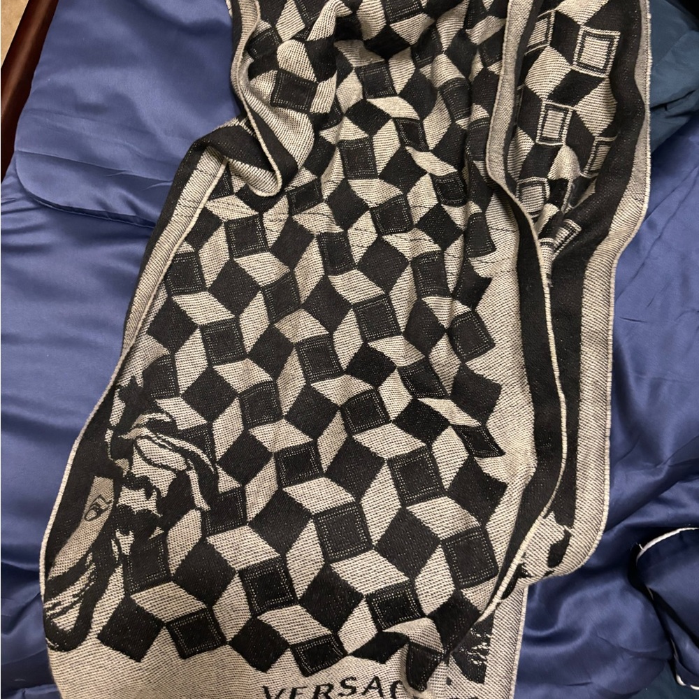 Versace Black and Gray Geometric Scarf